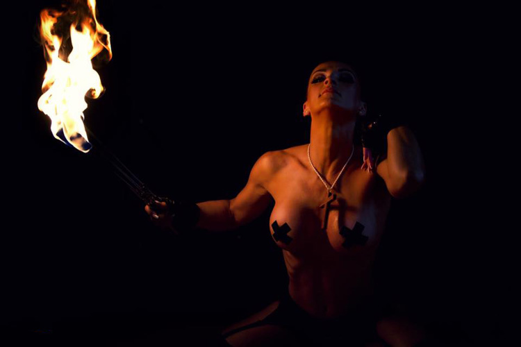 Manipulation flammes animation soirée