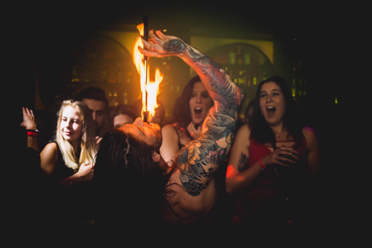 Striptease soirée filles Berne